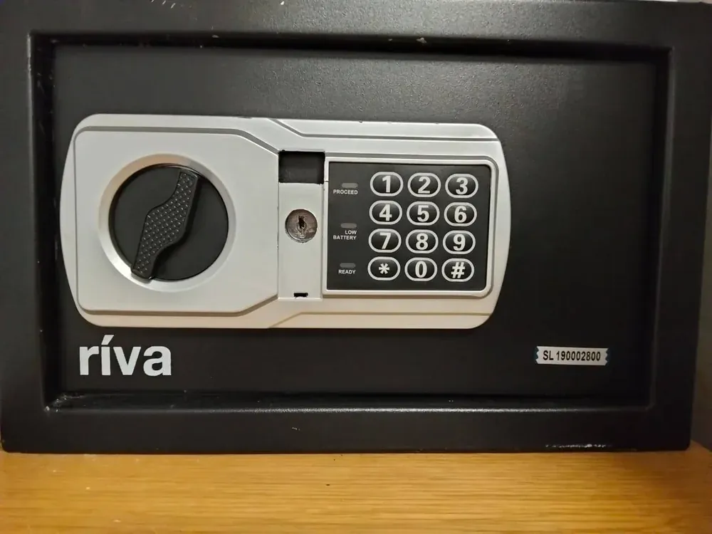 Digital keypad safe opened during a safe unlocking callout