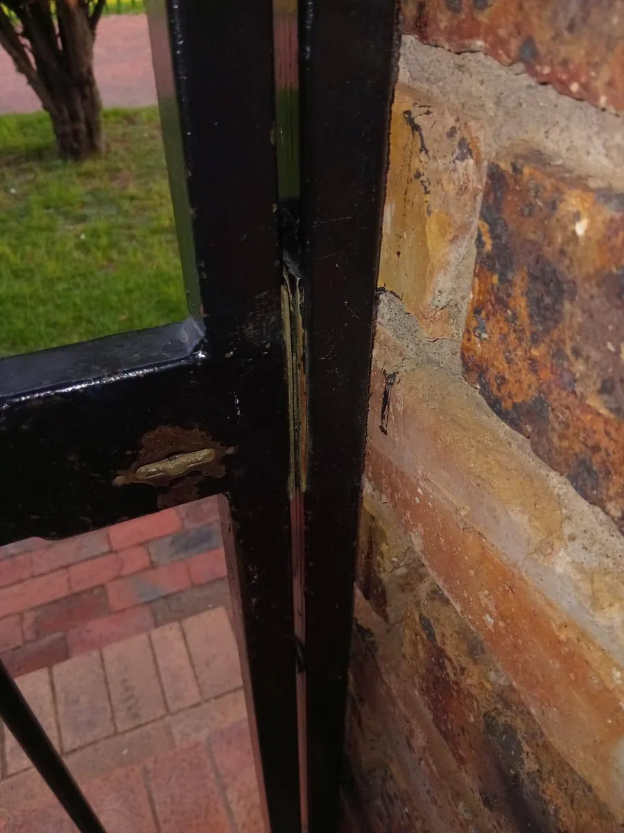 Gate cylinder lock replaced on a walled residential entrance