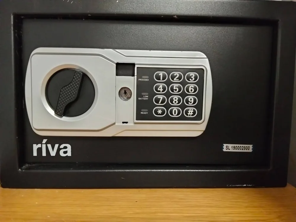Digital keypad safe opened during a safe unlocking callout